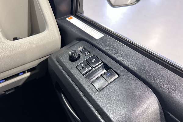 2022 Toyota Hiace Commuter GDH322R