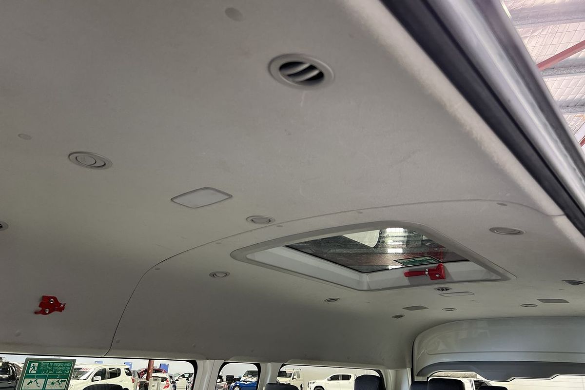 2022 Toyota Hiace Commuter GDH322R