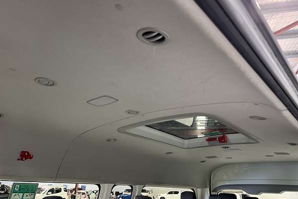 2022 Toyota Hiace Commuter GDH322R