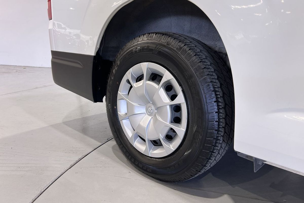 2022 Toyota Hiace Commuter GDH322R