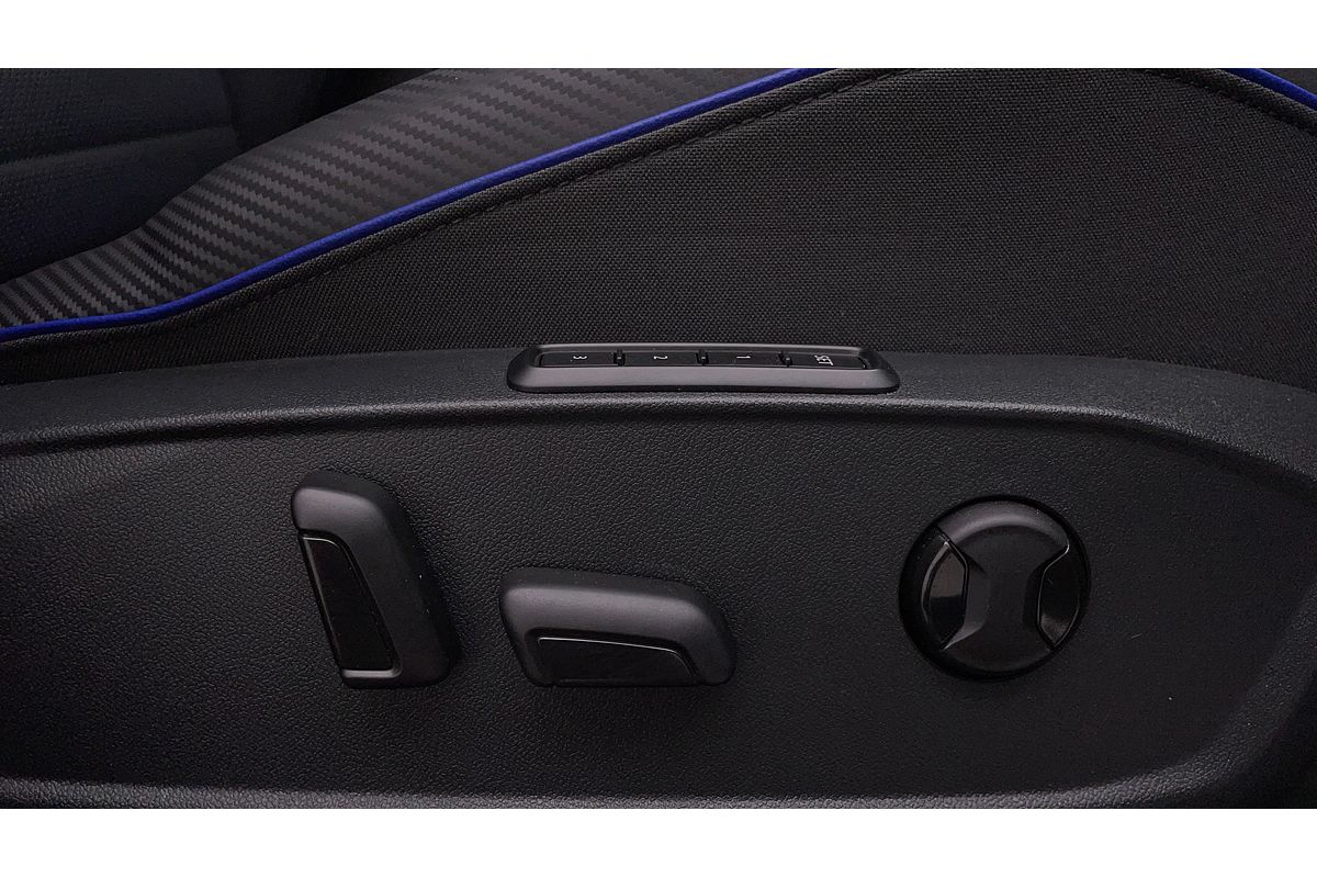 2023 Volkswagen Golf R 8