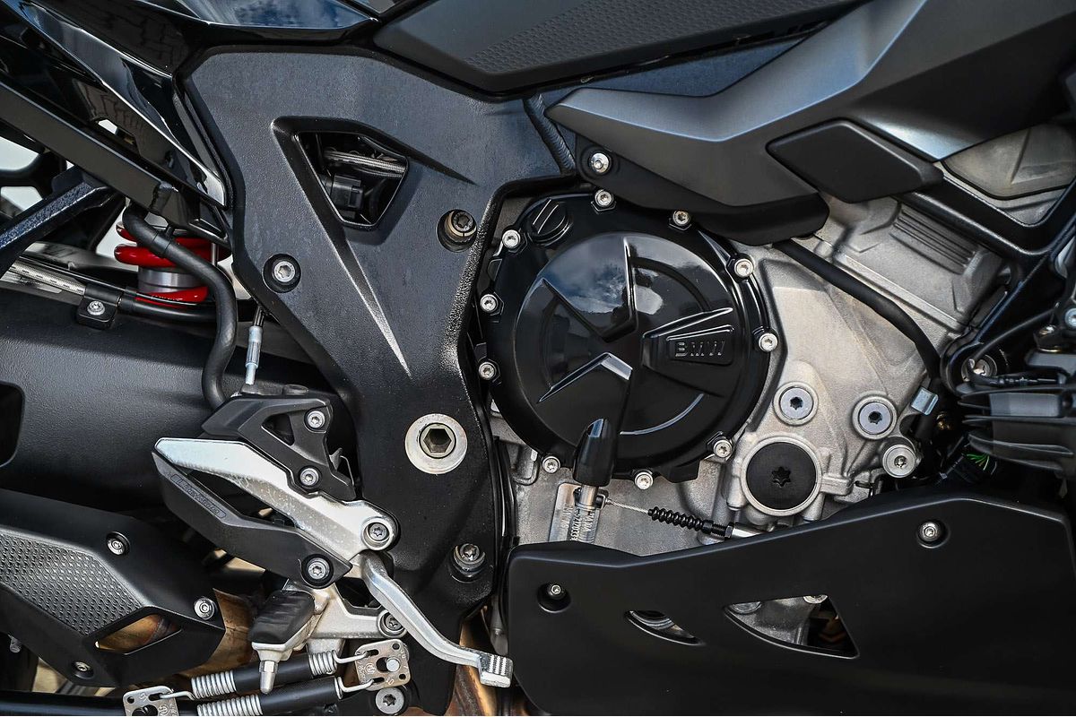 2022 BMW S 1000 XR Triple Black S 1000