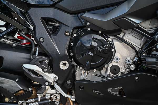 2022 BMW S 1000 XR Triple Black S 1000
