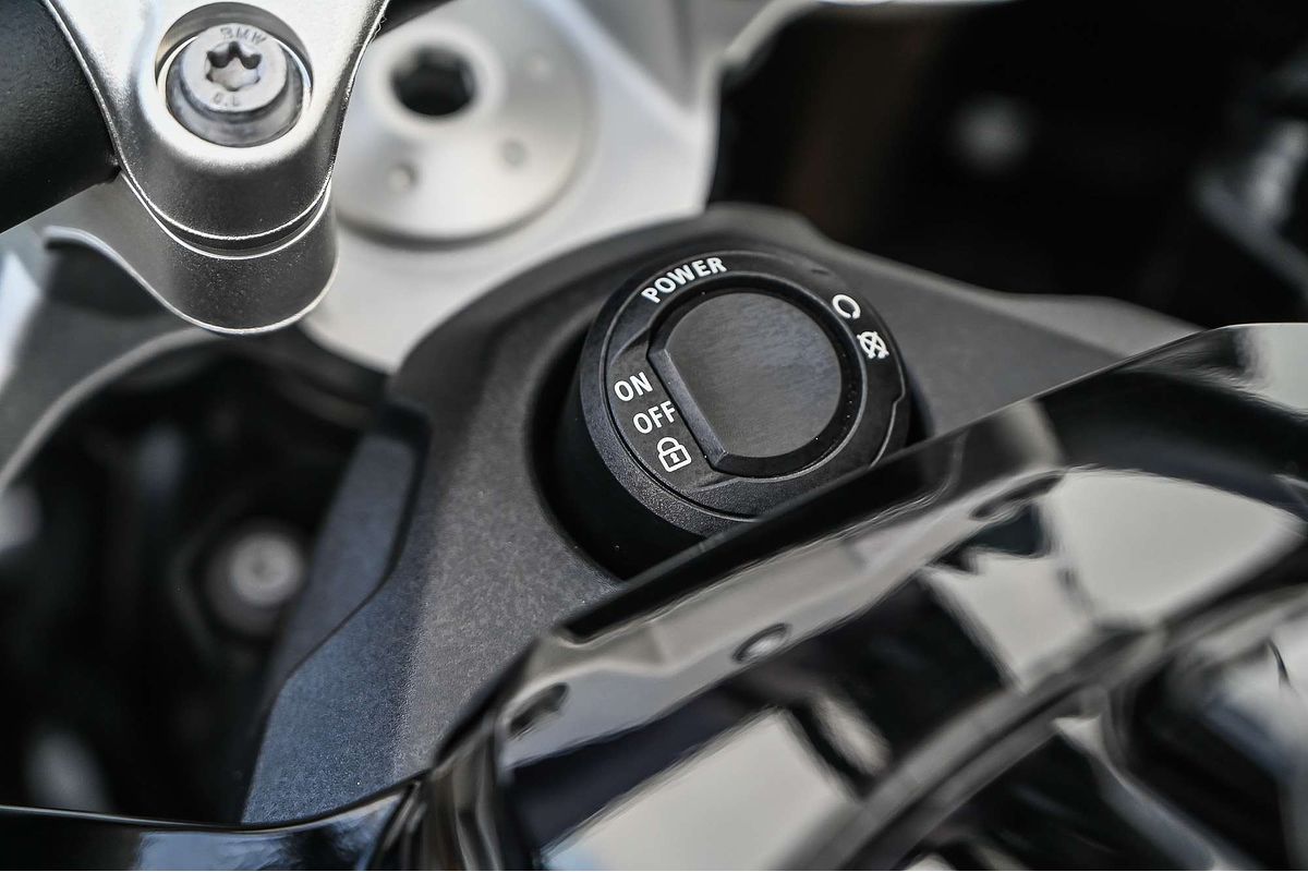 2022 BMW S 1000 XR Triple Black S 1000