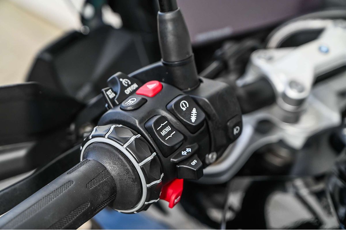 2022 BMW S 1000 XR Triple Black S 1000