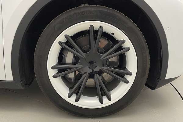 2022 Tesla Model Y Rear-Wheel Drive