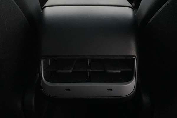2022 Tesla Model Y Rear-Wheel Drive
