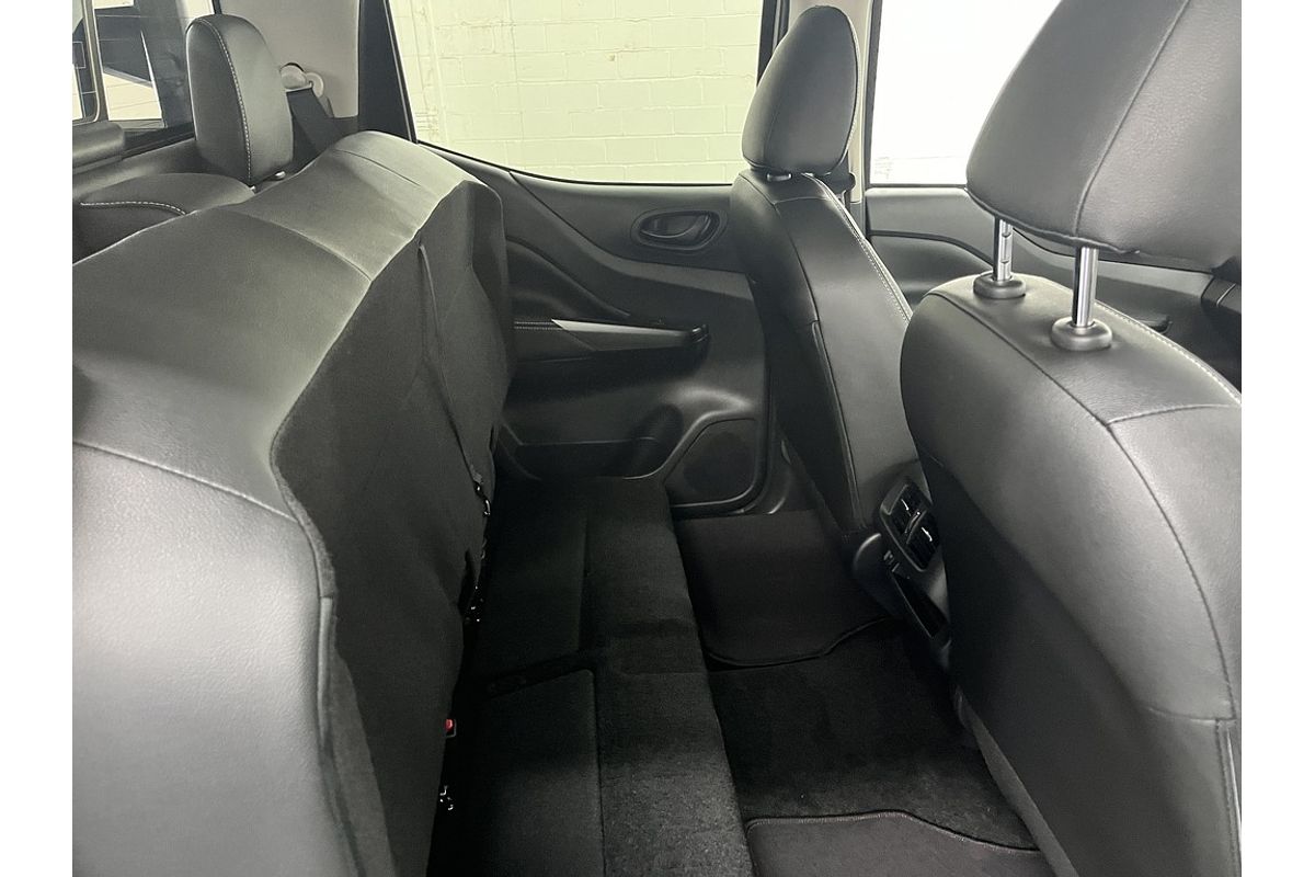 Nissan NAVARA 4X4 2.3 DSL AUTO DC P4X WARRIOR