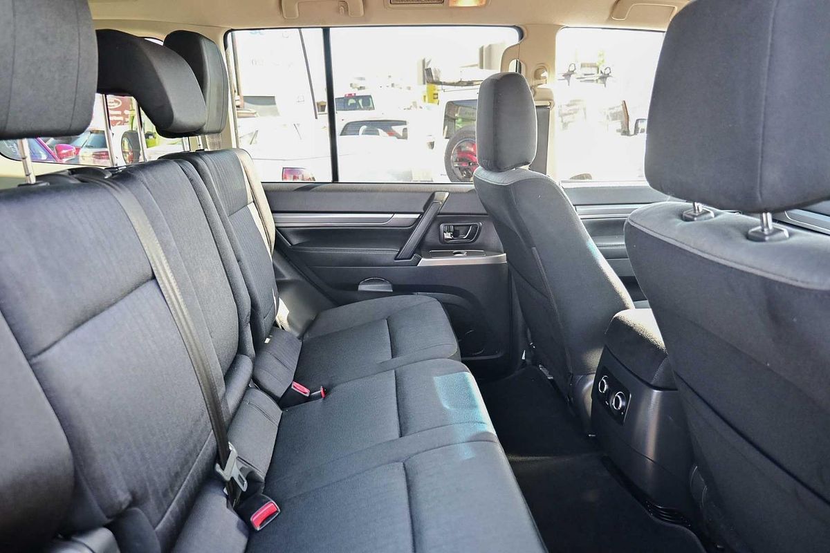 2018 Mitsubishi Pajero GLX NX