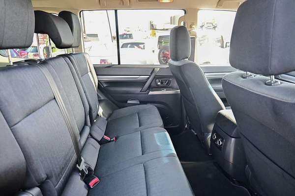 2018 Mitsubishi Pajero GLX NX