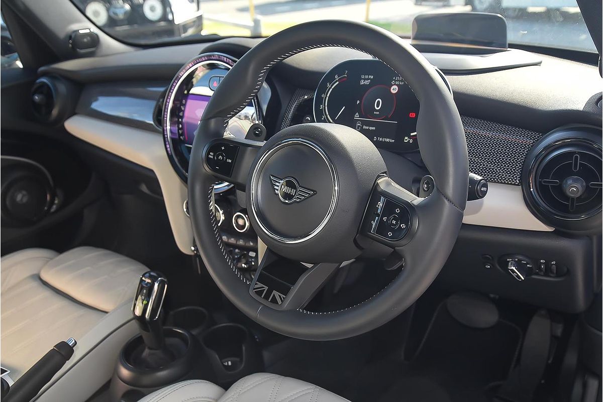 2022 MINI Hatch Cooper S MINI Yours F55 LCI-2