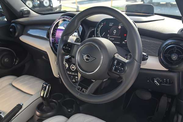 2022 MINI Hatch Cooper S MINI Yours F55 LCI-2