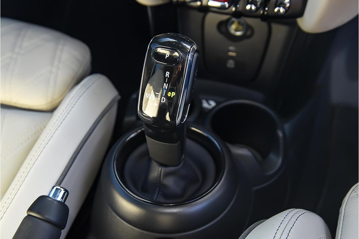 2022 MINI Hatch Cooper S MINI Yours F55 LCI-2