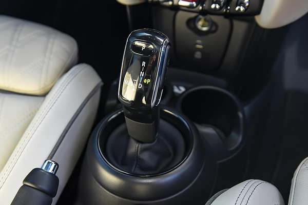 2022 MINI Hatch Cooper S MINI Yours F55 LCI-2