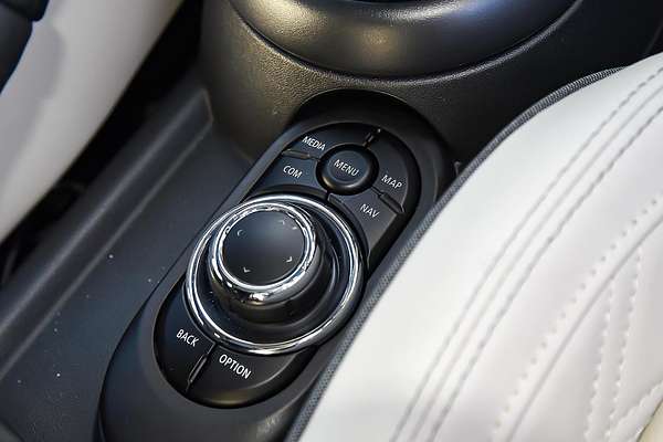 2022 MINI Hatch Cooper S MINI Yours F55 LCI-2