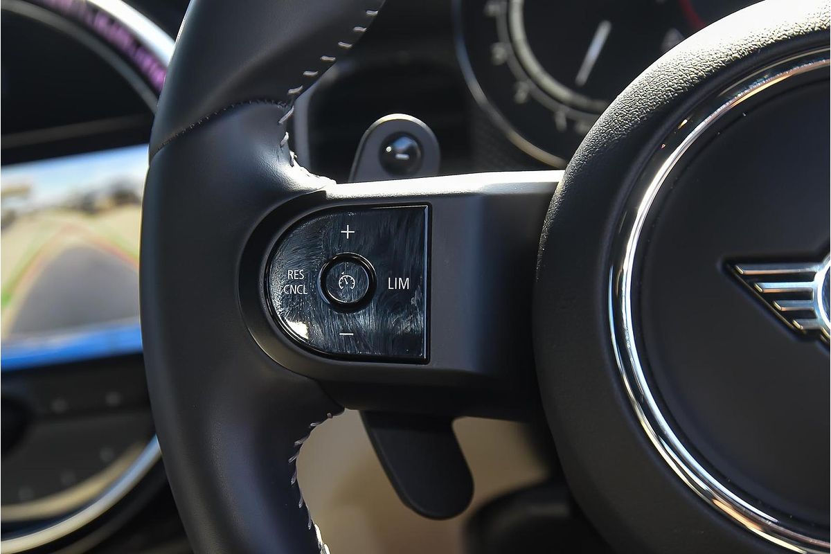 2022 MINI Hatch Cooper S MINI Yours F55 LCI-2
