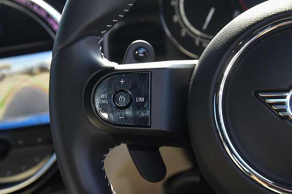 2022 MINI Hatch Cooper S MINI Yours F55 LCI-2