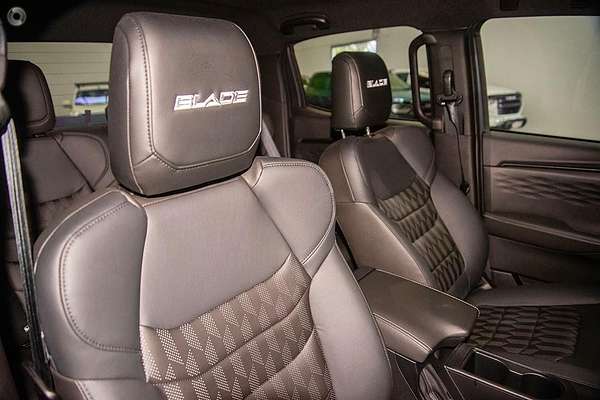 2024 Isuzu D-MAX BLADE 4X4