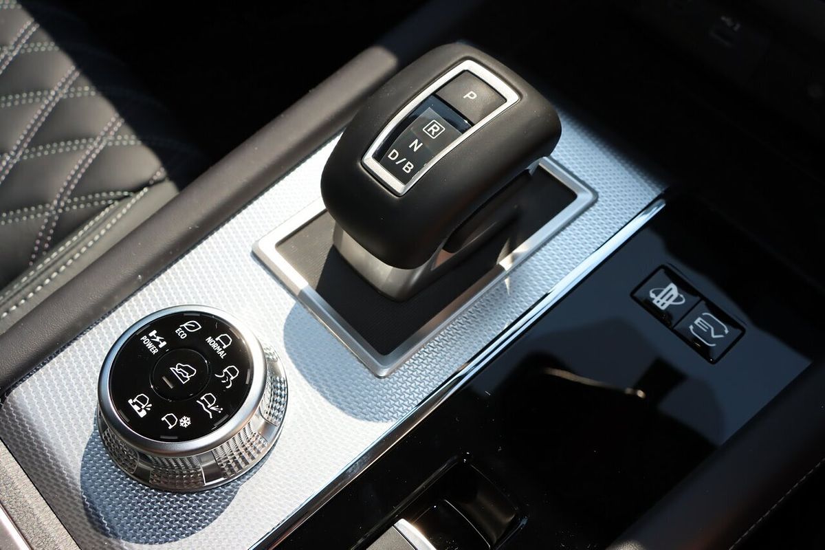 2024 Mitsubishi Outlander PHEV Exceed ZM