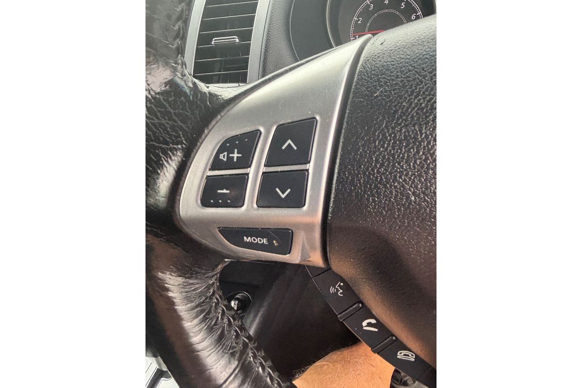 2011 Mitsubishi Outlander LS ZH
