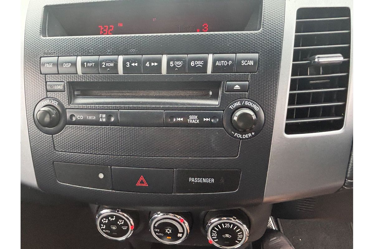 2011 Mitsubishi Outlander LS ZH