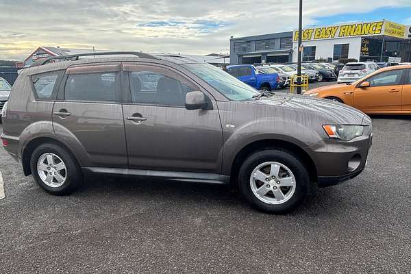 2011 Mitsubishi Outlander LS ZH