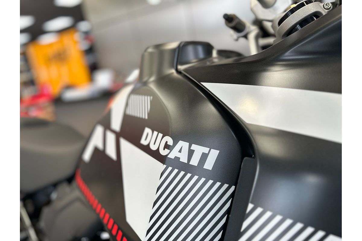 2024 Ducati DESERT X