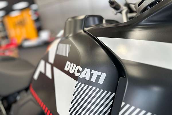 2024 Ducati DESERT X