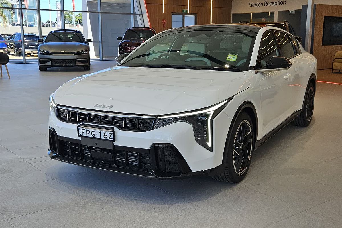 2024 Kia K4 GT-Line CL4m
