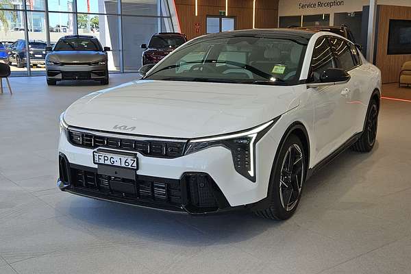2024 Kia K4 GT-Line CL4m
