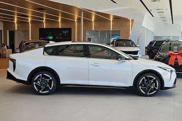 2024 Kia K4 GT-Line CL4m