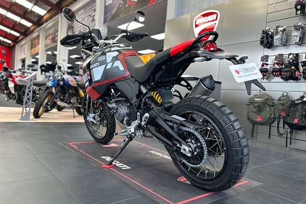 2024 Ducati DESERT X