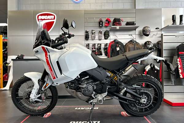 2025 Ducati DESERT X