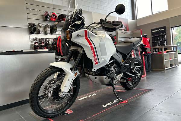 2025 Ducati DESERT X