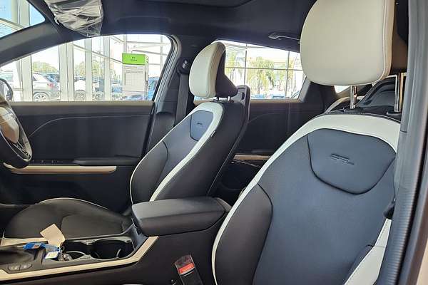 2024 Kia K4 GT-Line CL4m
