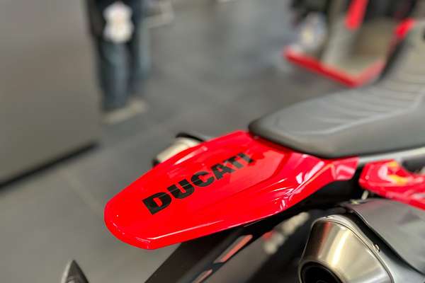 2024 Ducati HYPERMOTARD 698