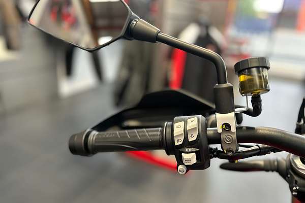 2024 Ducati HYPERMOTARD 698
