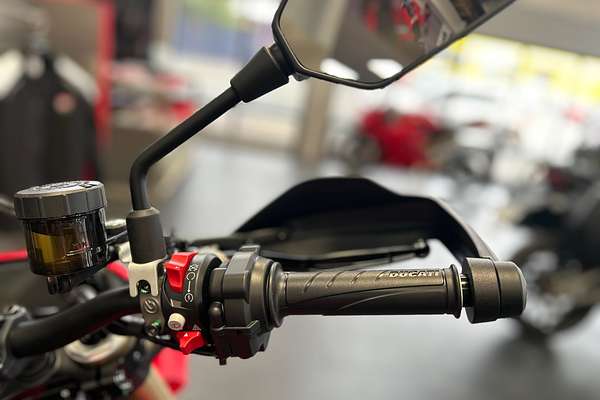 2024 Ducati HYPERMOTARD 698
