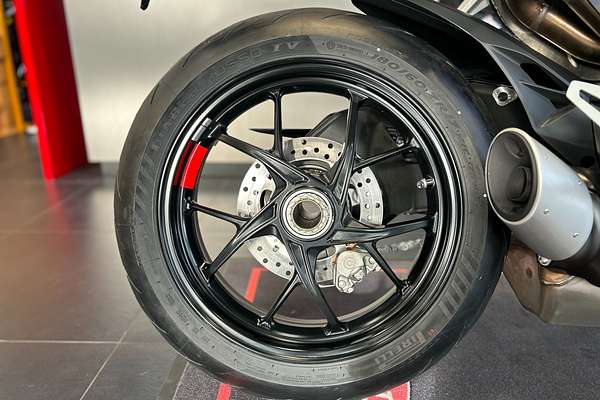 2024 Ducati STREETFIGHTER V2