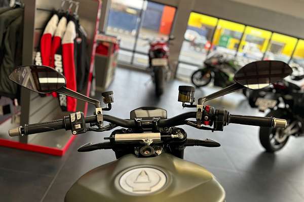 2024 Ducati STREETFIGHTER V2