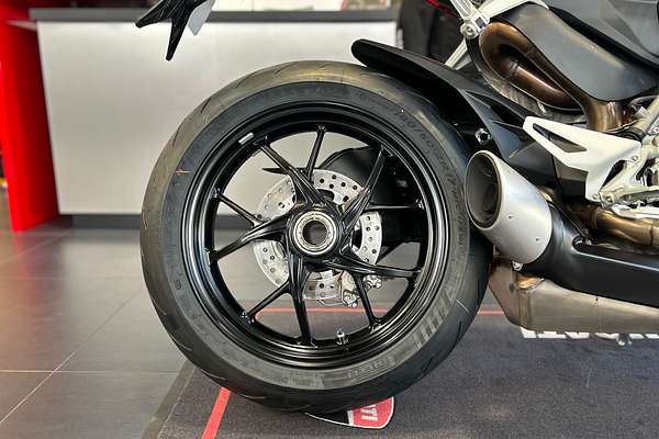 2024 Ducati STREETFIGHTER V2