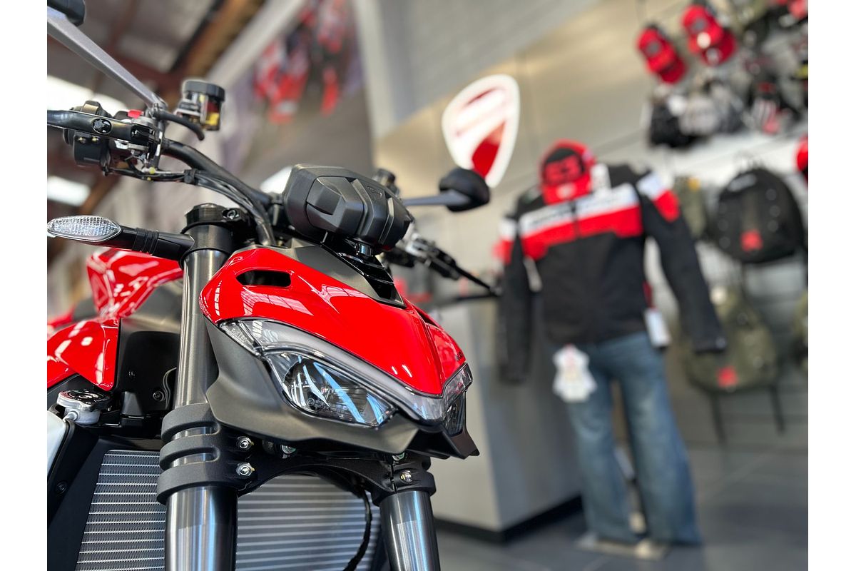 2024 Ducati STREETFIGHTER V2