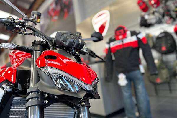 2024 Ducati STREETFIGHTER V2