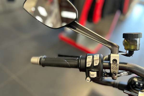 2024 Ducati STREETFIGHTER V2