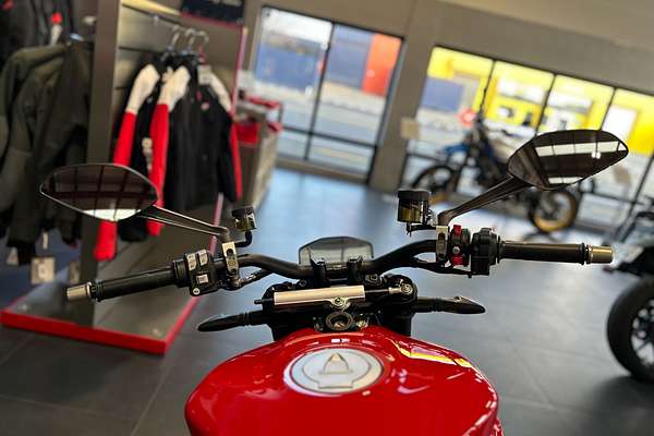 2024 Ducati STREETFIGHTER V2