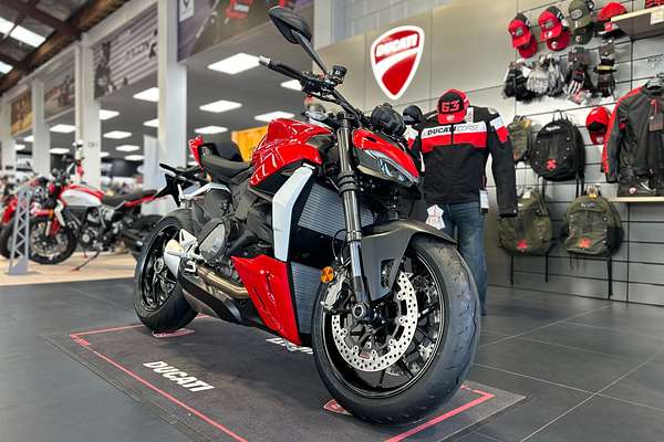 2024 Ducati STREETFIGHTER V2