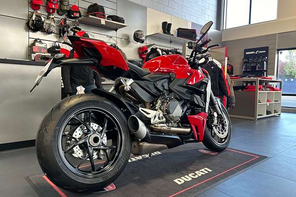2024 Ducati STREETFIGHTER V2