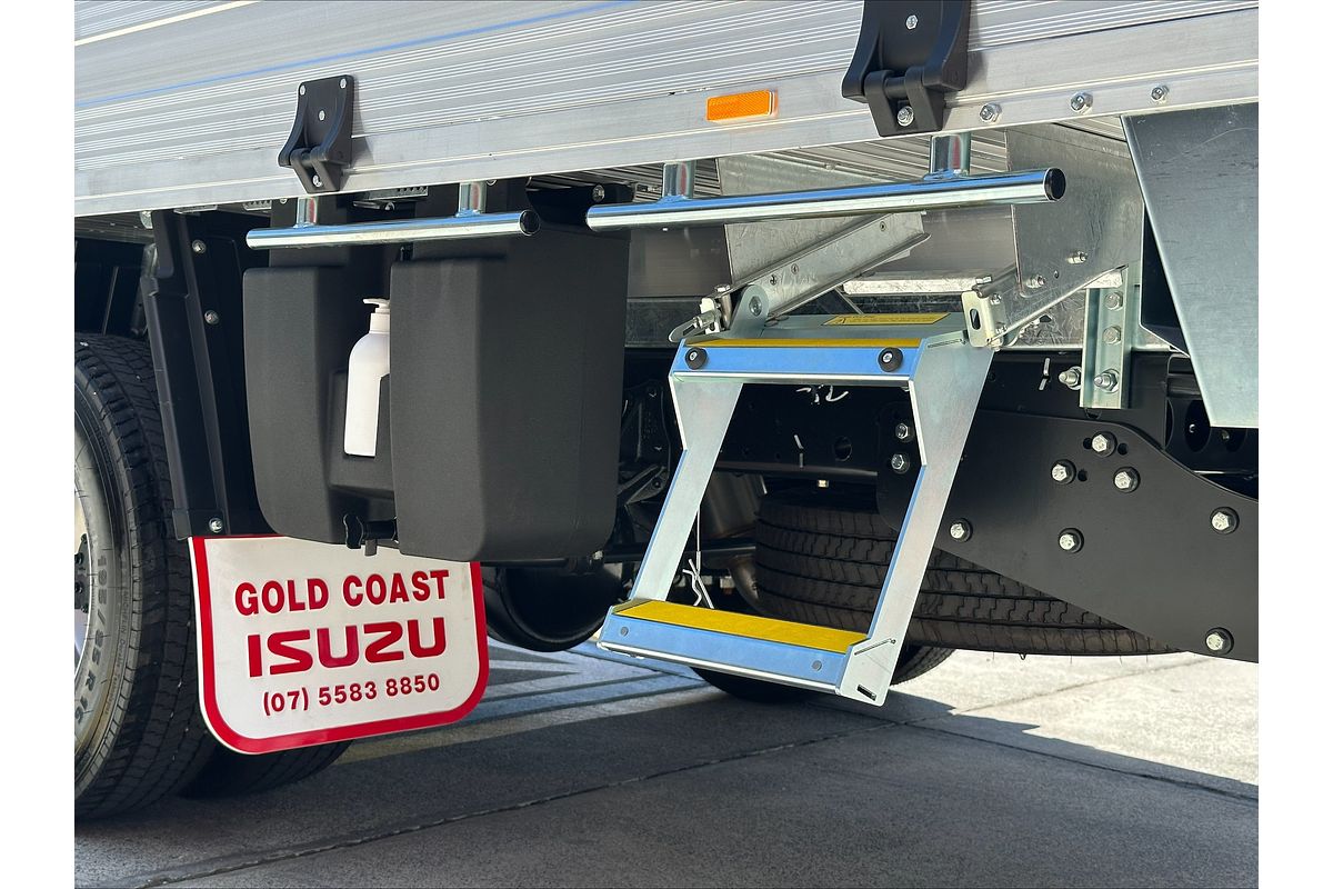 2025 Isuzu N Series NO ADBLUE OR DPD 4x2 MWB