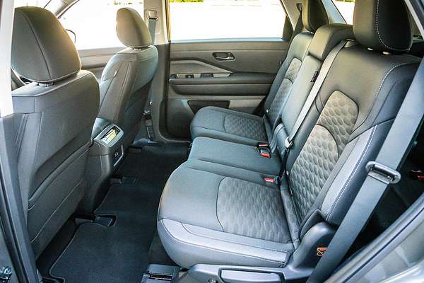2024 Nissan Pathfinder ST-L R53