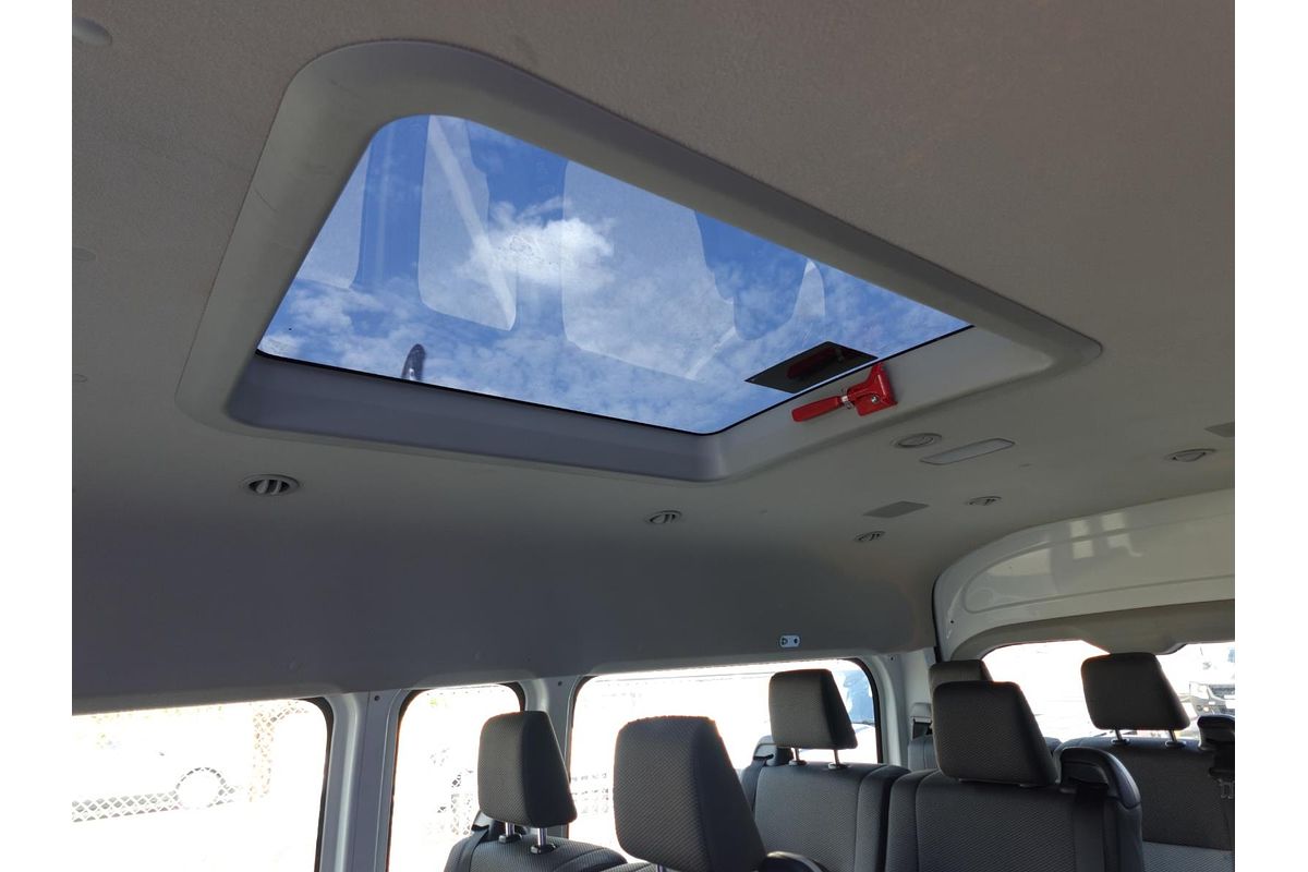 2020 Toyota Hiace Commuter GDH322R